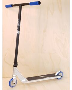 Custom Scooter - DISTRICT POLAR / CRISP BLACK