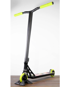 Custom Scooter - STRIKER DNA BLACK/BLACK/YELLOW