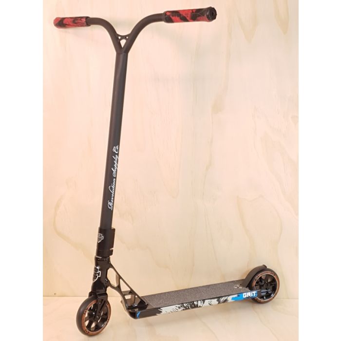 Custom Scooter - GRIT BLACK  / TRILOGY BLACK