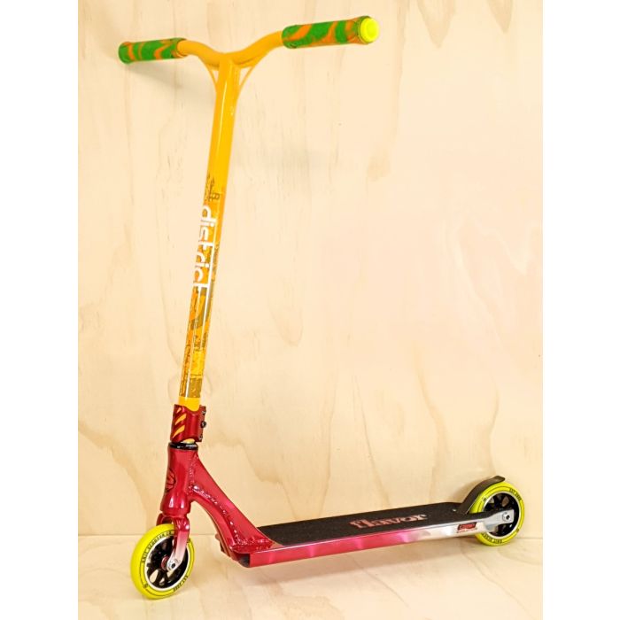 Custom Scooter CRISP EVOLUTION YELLOW DISTRICT scooterPRO