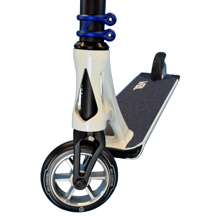 sz L Jon Reyes AOSv5 LTD Custom Scooter White / Blue